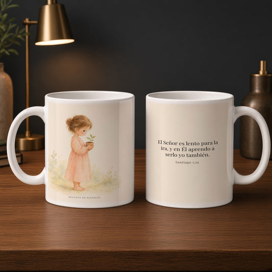 El Señor es lento para la ira | Taza devocional de fe | Santiago 1:19 — 15oz · Estudio carbón, arte y frase devocional en dos tazas