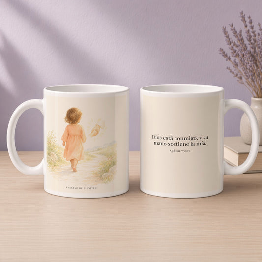 Nunca estoy solo | Taza de fe para cada mañana | Salmo 73:23 — 15oz · Devocional lavanda, arte y frase devocional en dos tazas