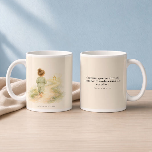 Él enderezará tus veredas | Taza bíblica de cerámica | Proverbios 3:5-6 — 15oz · Lectura azul sereno, arte y frase devocional en dos tazas