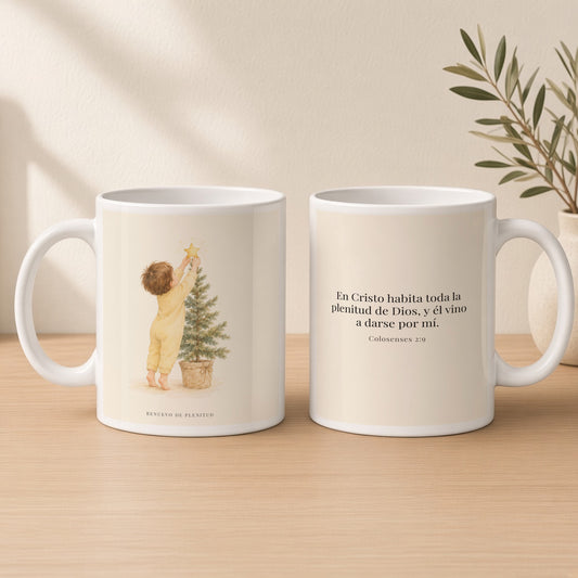 En Cristo habita la plenitud de Dios | Taza cristiana con frase devocional | Colosenses 2:9 — 15oz · Estudio crema cálido, arte y frase devocional en dos tazas