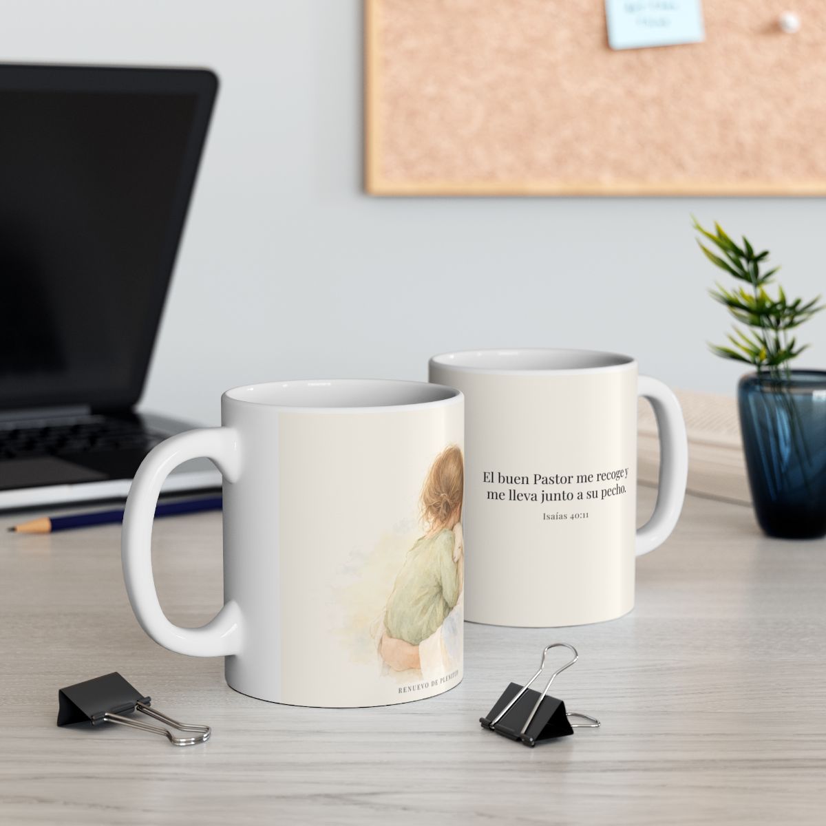 El buen Pastor me lleva junto a su corazón | Taza cristiana para regalar | Isaías 40:11 — 11 oz · Contexto 2