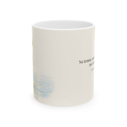 Dios me da valor cuando tiemblo | Taza cristiana con frase devocional | Isaías 41:10 — 11 oz · Vista frontal