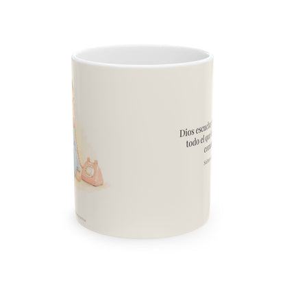 Dios responde a los que le llaman de verdad | Taza con arte cristiano | Salmo 145:18 — 11 oz · Vista frontal