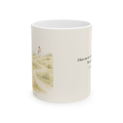 Dios no se cansa de buscarme | Taza bíblica para café | Lucas 15:4 — 11 oz · Vista frontal