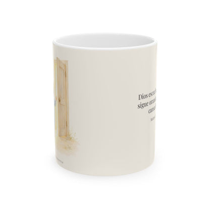 Dios escucha cada oración que le traigo | Taza cristiana en dos tamaños | Mateo 17:20 — 11 oz · Vista frontal