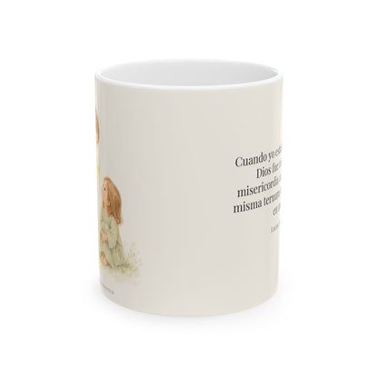 Dios es movido a misericordia | Taza cristiana con frase devocional | Lucas 15:20 — 11 oz · Vista frontal