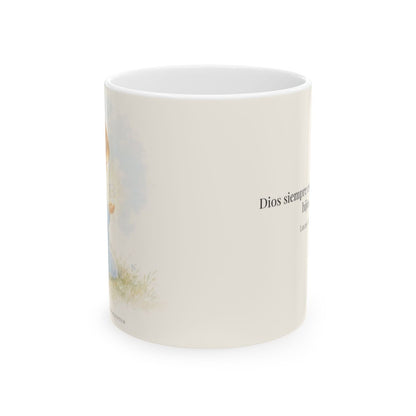 Dios siempre escucha a sus hijos | Taza cristiana en dos tamaños | Lucas 18:1 — 11 oz · Vista frontal