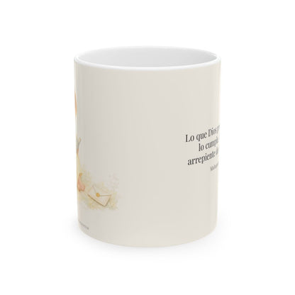 Jehová es el Dios que mantiene su palabra | Taza cristiana con frase devocional | Malaquías 3:6 — 11 oz · Vista frontal