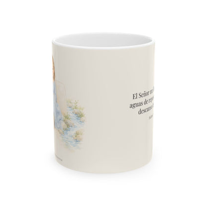 Junto a aguas de reposo me pastorea | Taza cristiana con frase devocional | Salmo 23:2 — 11 oz · Vista frontal