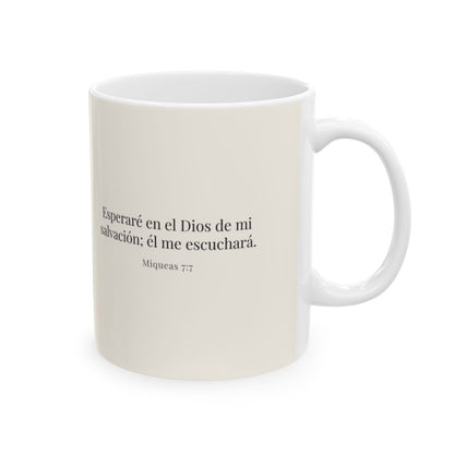 Esperaré en el Dios de mi salvación | Taza cristiana con frase devocional | Miqueas 7:7 — 11 oz · Cara bíblica
