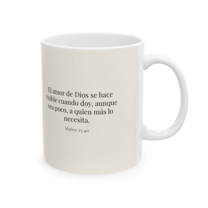 El amor de Dios se da en cosas pequeñas | Taza bíblica para café | Mateo 25:40 — 11 oz · Cara bíblica