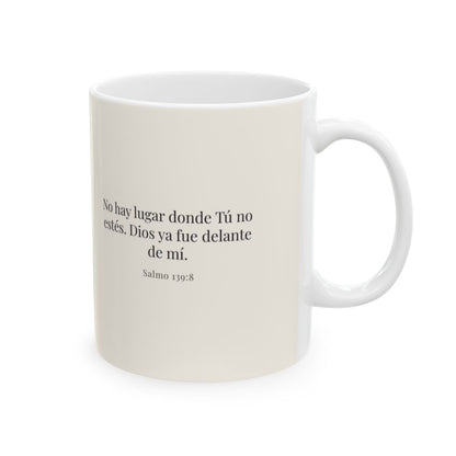 Si en las tinieblas me acuesto, allí estás Tú | Taza cristiana para regalar | Salmo 139:8 — 11 oz · Cara bíblica