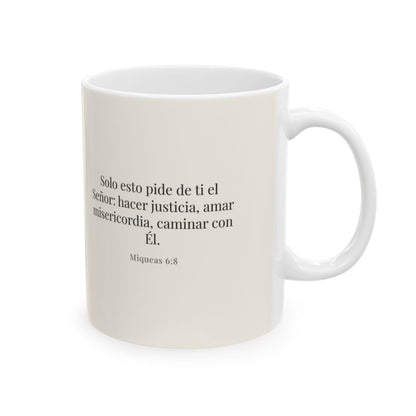 Solo esto pide de ti el Señor | Taza bíblica para café | Miqueas 6:8 — 11 oz · Cara bíblica