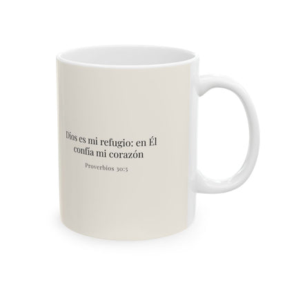 En Dios encuentro mi refugio | Taza cristiana con frase devocional | Proverbios 30:5 — 11 oz · Cara bíblica