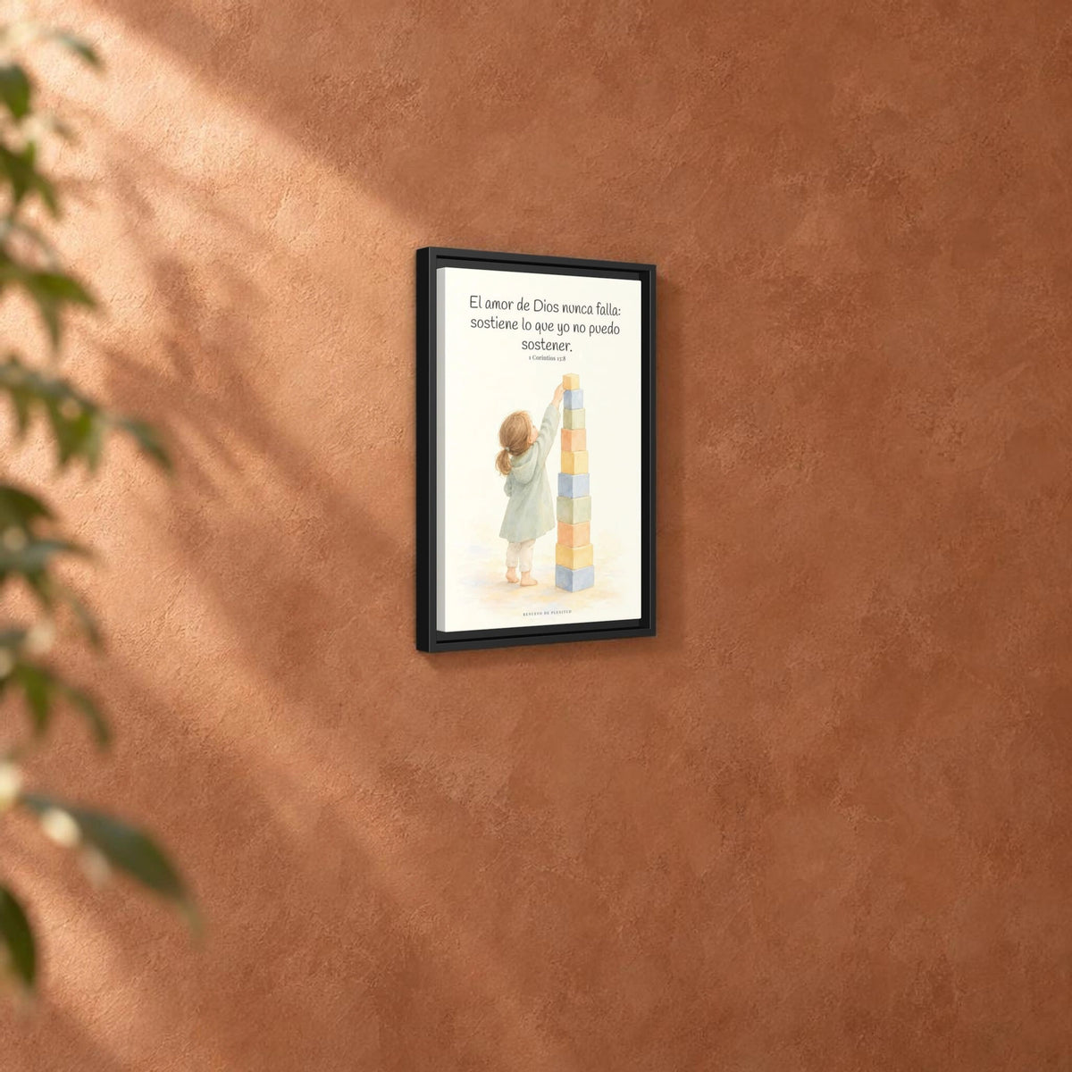 El amor de Dios nunca falla — Lienzo Cristiano Enmarcado | 1 Corintios 13:8 — 12×18 pulgadas, marco negro, vista angular ambiental del marco flotante, escala física calibrada