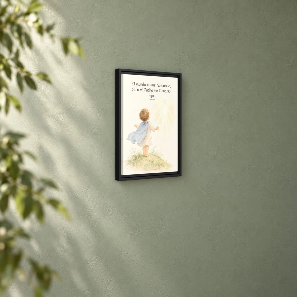 El Padre me conoce y aún así me llama suyo | Decoración de fe para pared | 1 Juan 3:1 — 12×18 pulgadas, marco negro, vista angular ambiental del marco flotante, escala física calibrada