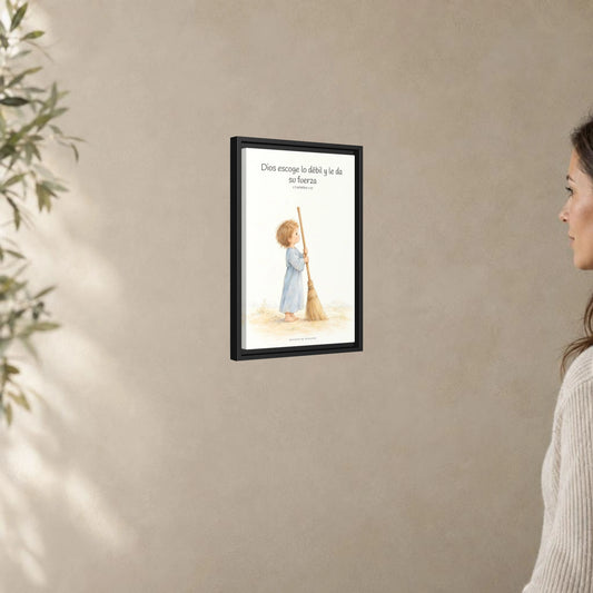 Dios escoge lo débil y le da su fuerza — Lienzo Cristiano Enmarcado | 1 Corintios 1:27 — 12×18 pulgadas, marco negro, vista angular ambiental del marco flotante, escala física calibrada