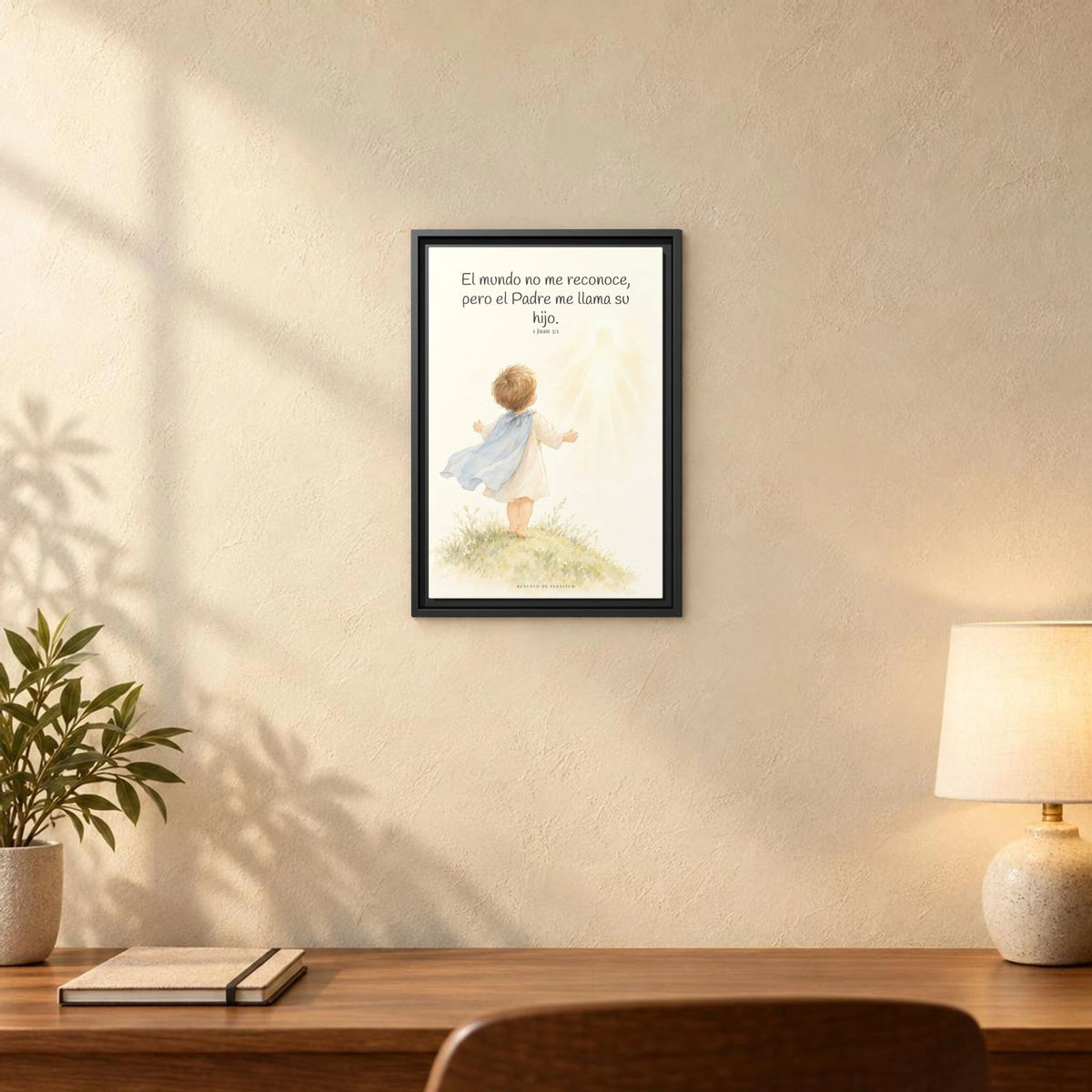 El Padre me conoce y aún así me llama suyo | Decoración de fe para pared | 1 Juan 3:1 — 12×18 pulgadas, marco negro, vista frontal ambiental, escala física calibrada