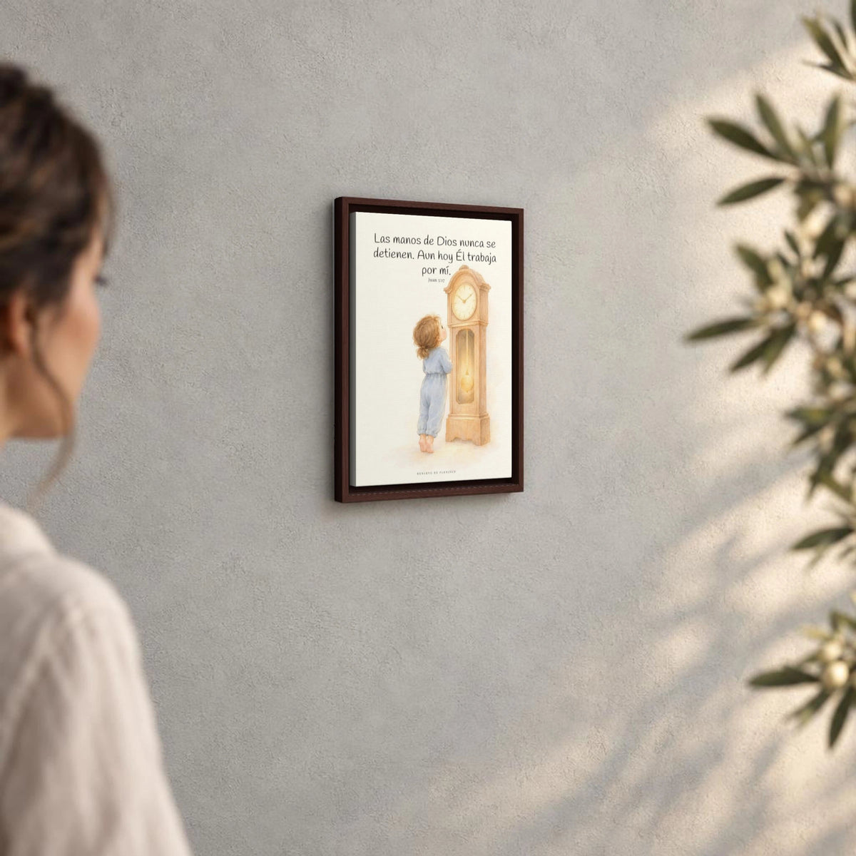 Las manos de Dios no se detienen por mí | Arte bíblico para pared | Juan 5:17 — 12×18 pulgadas, marco espresso, vista angular ambiental del marco flotante, escala física calibrada