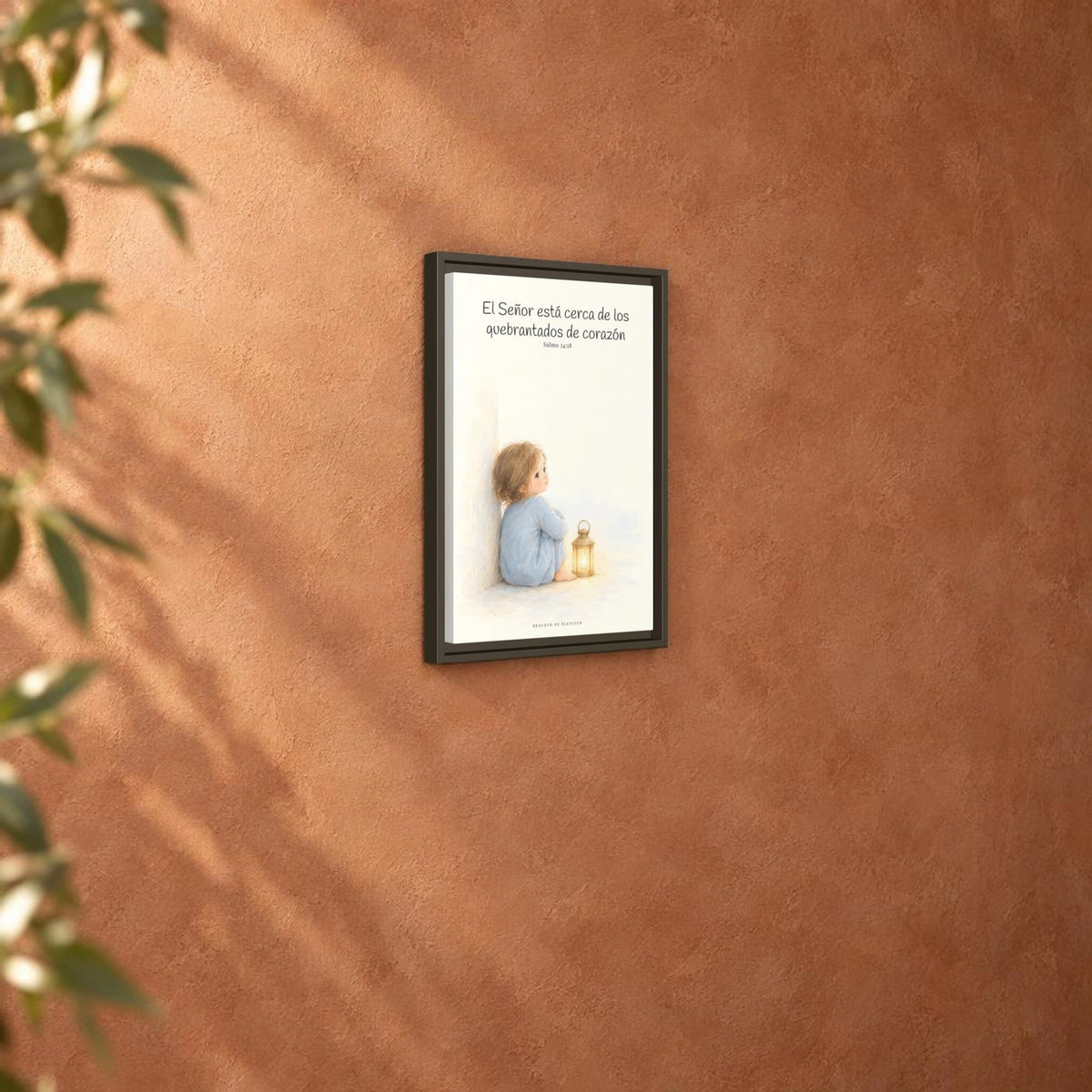 Jehová está cerca de los quebrantados de corazón — Lienzo Cristiano Enmarcado | Salmo 34:18 — 12×18 pulgadas, marco espresso, vista angular ambiental del marco flotante, escala física calibrada