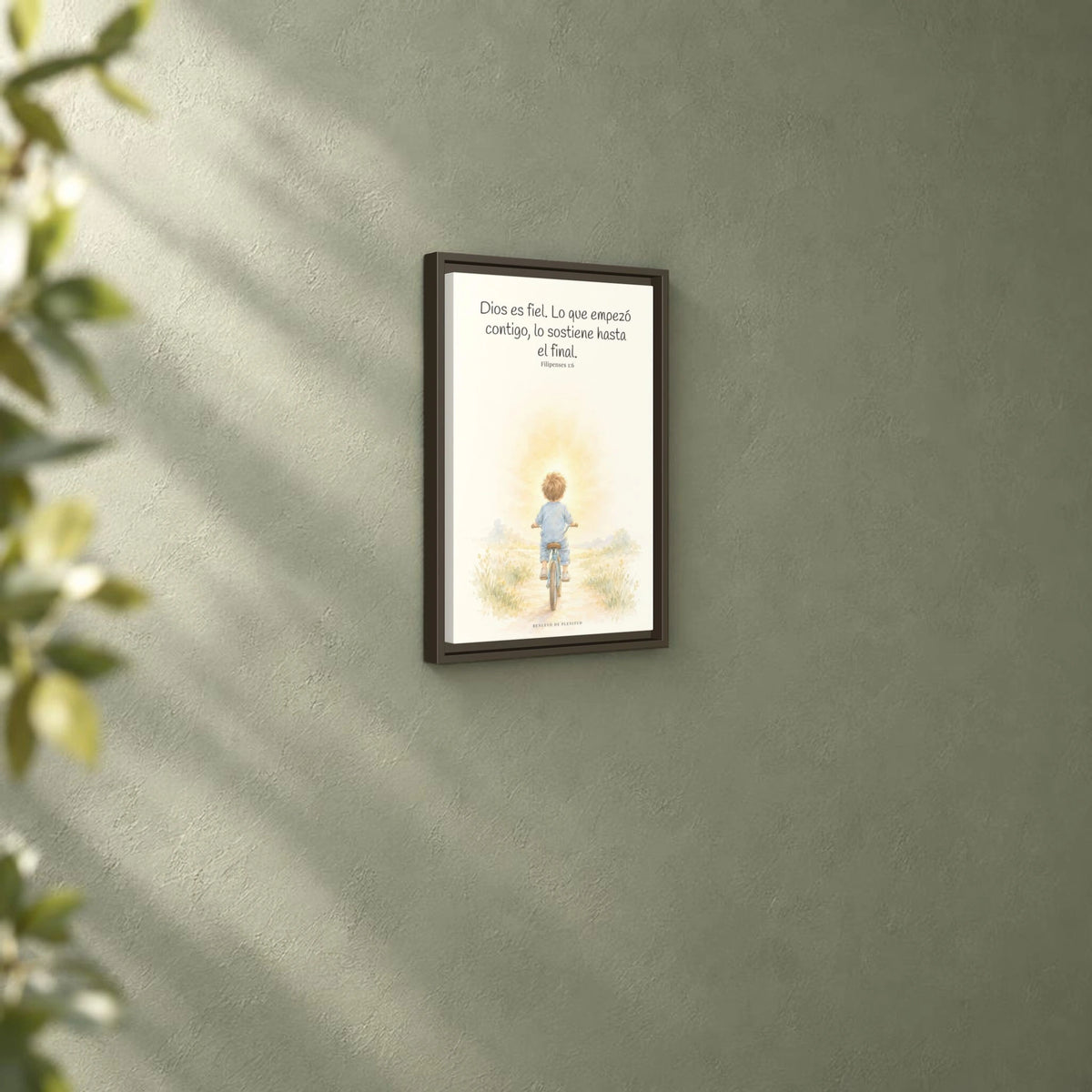 Dios es fiel y no deja a medias lo que promete | Cuadro bíblico para el hogar | Filipenses 1:6 — 12×18 pulgadas, marco espresso, vista angular ambiental del marco flotante, escala física calibrada