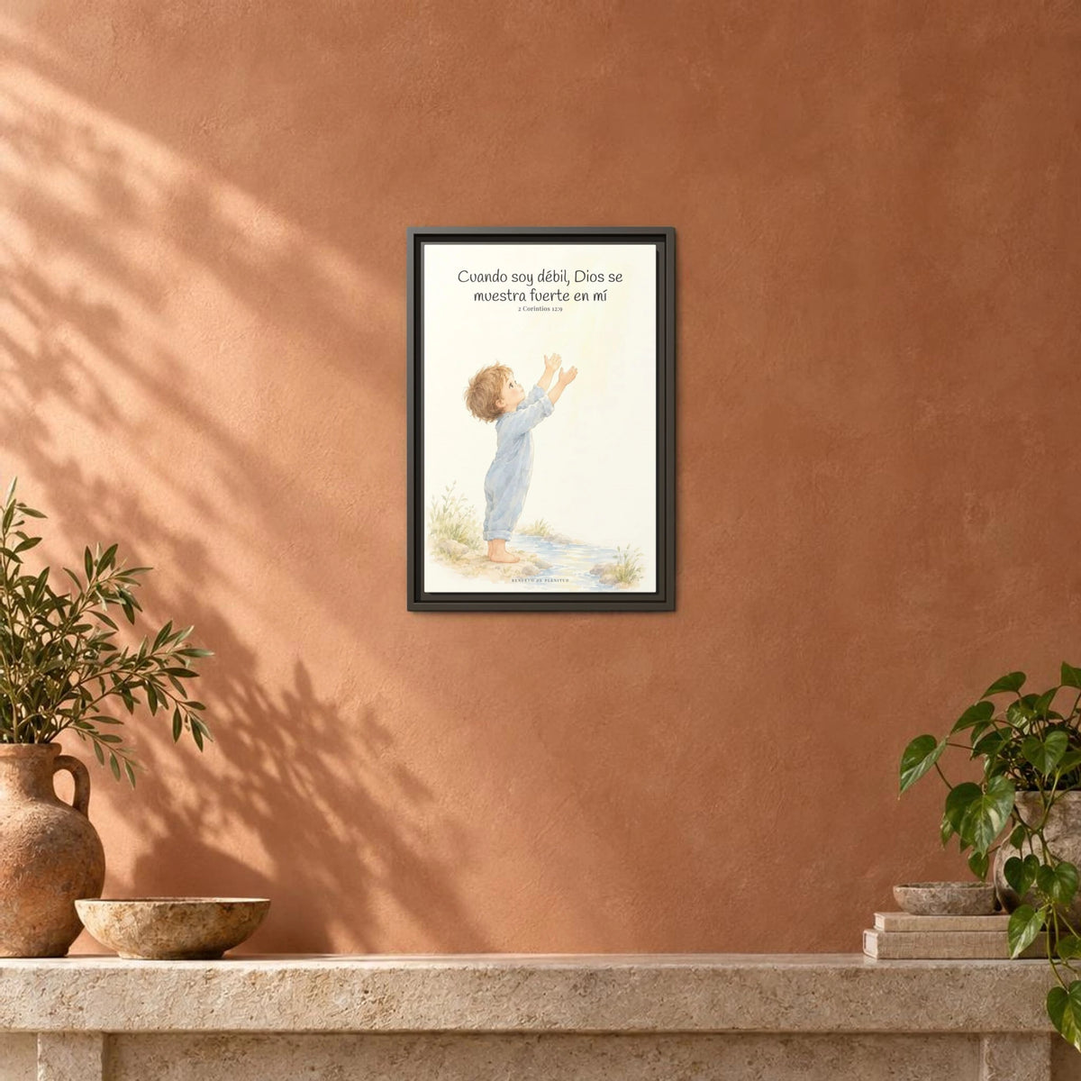 En mi debilidad Dios se muestra fuerte | Arte cristiano enmarcado | 2 Corintios 12:9 — 12×18 pulgadas, marco espresso, vista frontal ambiental, escala física calibrada