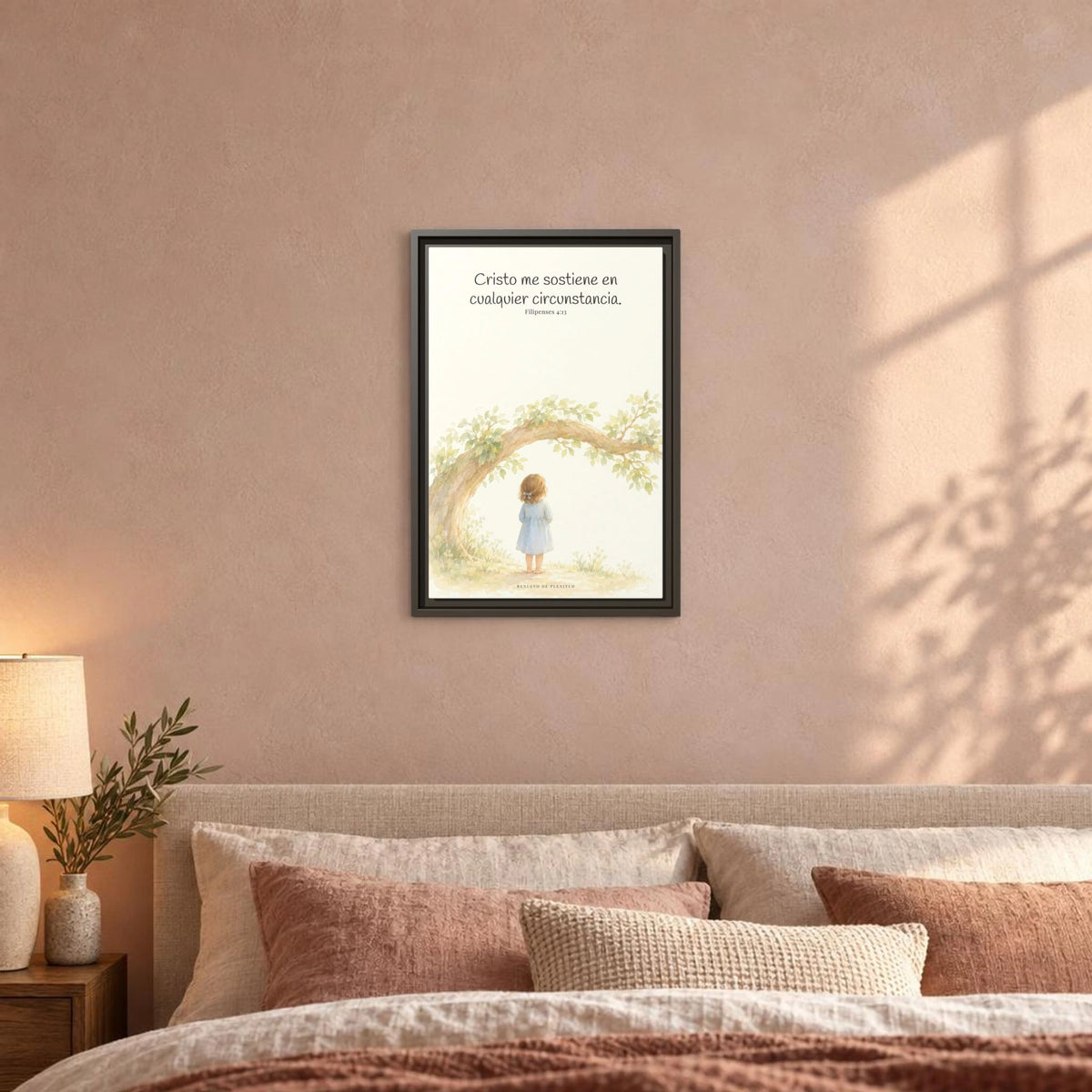 Cristo me sostiene en cualquier circunstancia — Lienzo Cristiano Enmarcado | Filipenses 4:13 — 12×18 pulgadas, marco espresso, vista frontal ambiental, escala física calibrada