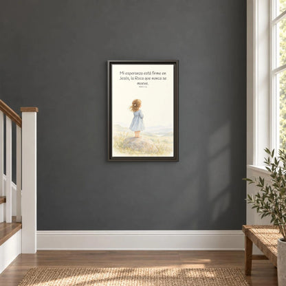 Mi esperanza está firme en Jesús — Lienzo Cristiano Enmarcado | Mateo 7:24 — 12×18 pulgadas, marco espresso, vista frontal ambiental, escala física calibrada