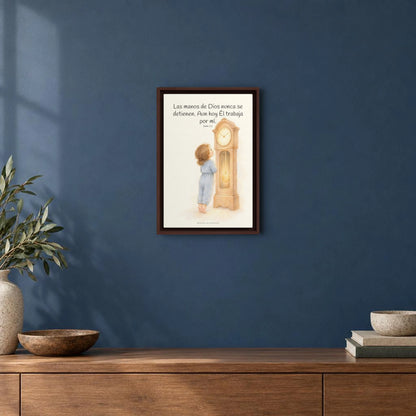 Las manos de Dios no se detienen por mí | Arte bíblico para pared | Juan 5:17 — 12×18 pulgadas, marco espresso, vista frontal ambiental, escala física calibrada