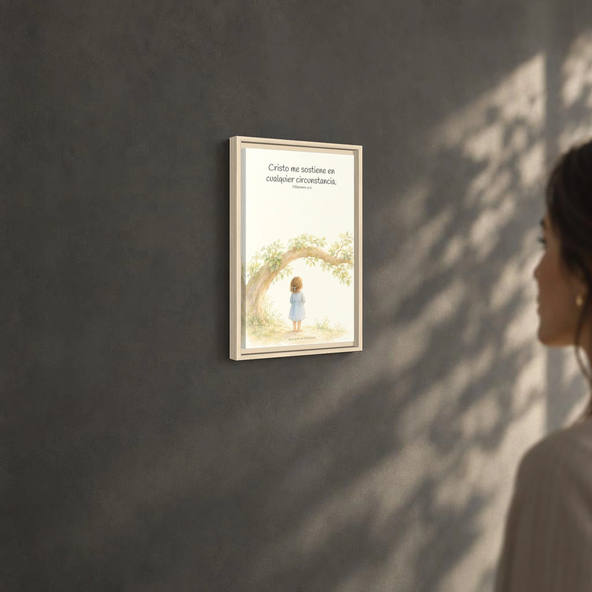 Cristo me sostiene en cualquier circunstancia — Lienzo Cristiano Enmarcado | Filipenses 4:13 — 12×18 pulgadas, marco natural, vista angular ambiental del marco flotante, escala física calibrada