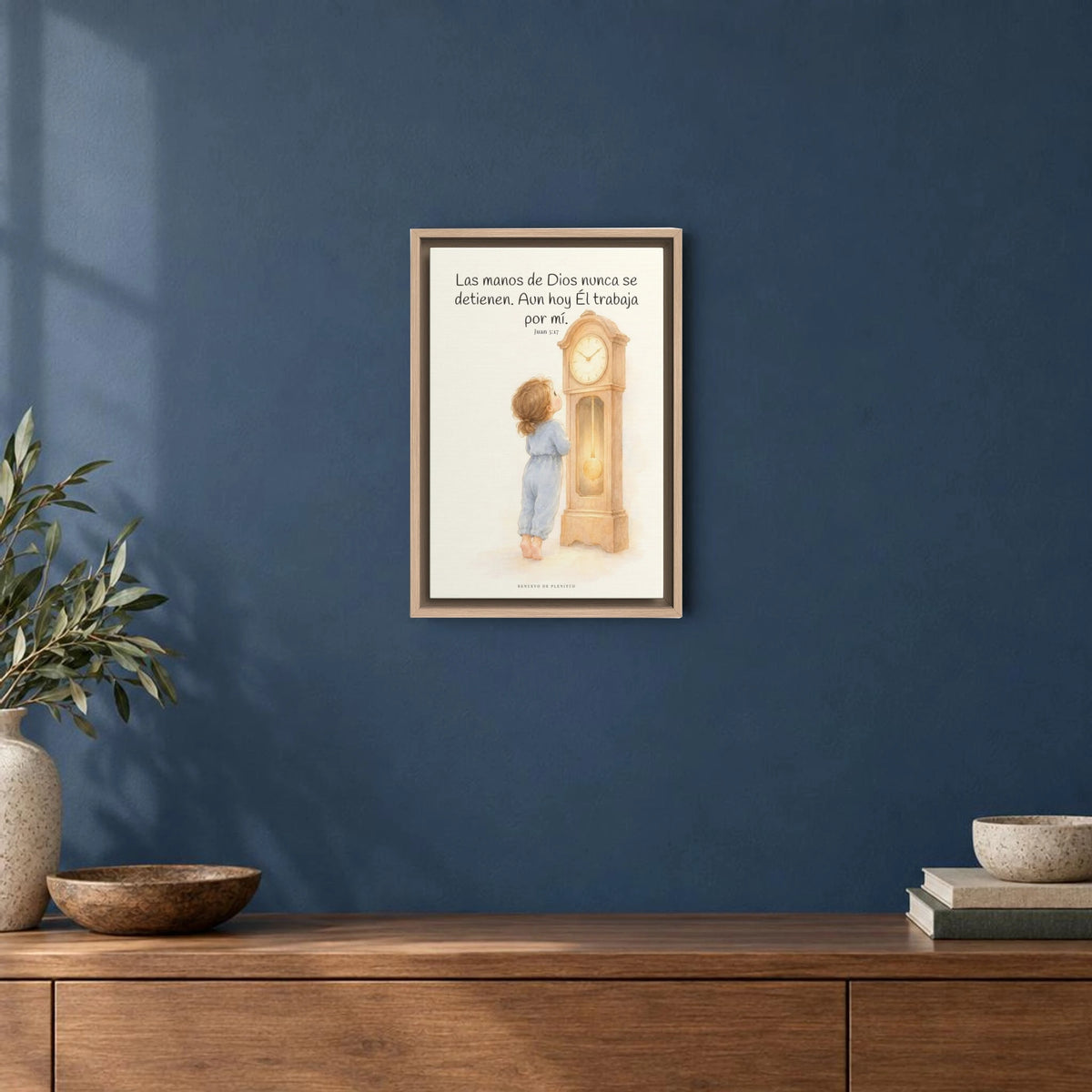 Las manos de Dios no se detienen por mí | Arte bíblico para pared | Juan 5:17 — 12×18 pulgadas, marco natural, vista frontal ambiental, escala física calibrada
