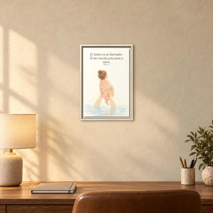 El Señor es mi libertador — Lienzo Cristiano Enmarcado | Salmo 18:2 — 12×18 pulgadas, marco natural, vista frontal ambiental, escala física calibrada