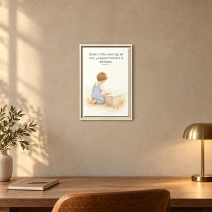 Sobre Cristo construyo mi casa — Lienzo Cristiano Enmarcado | Mateo 7:24-25 — 12×18 pulgadas, marco natural, vista frontal ambiental, escala física calibrada