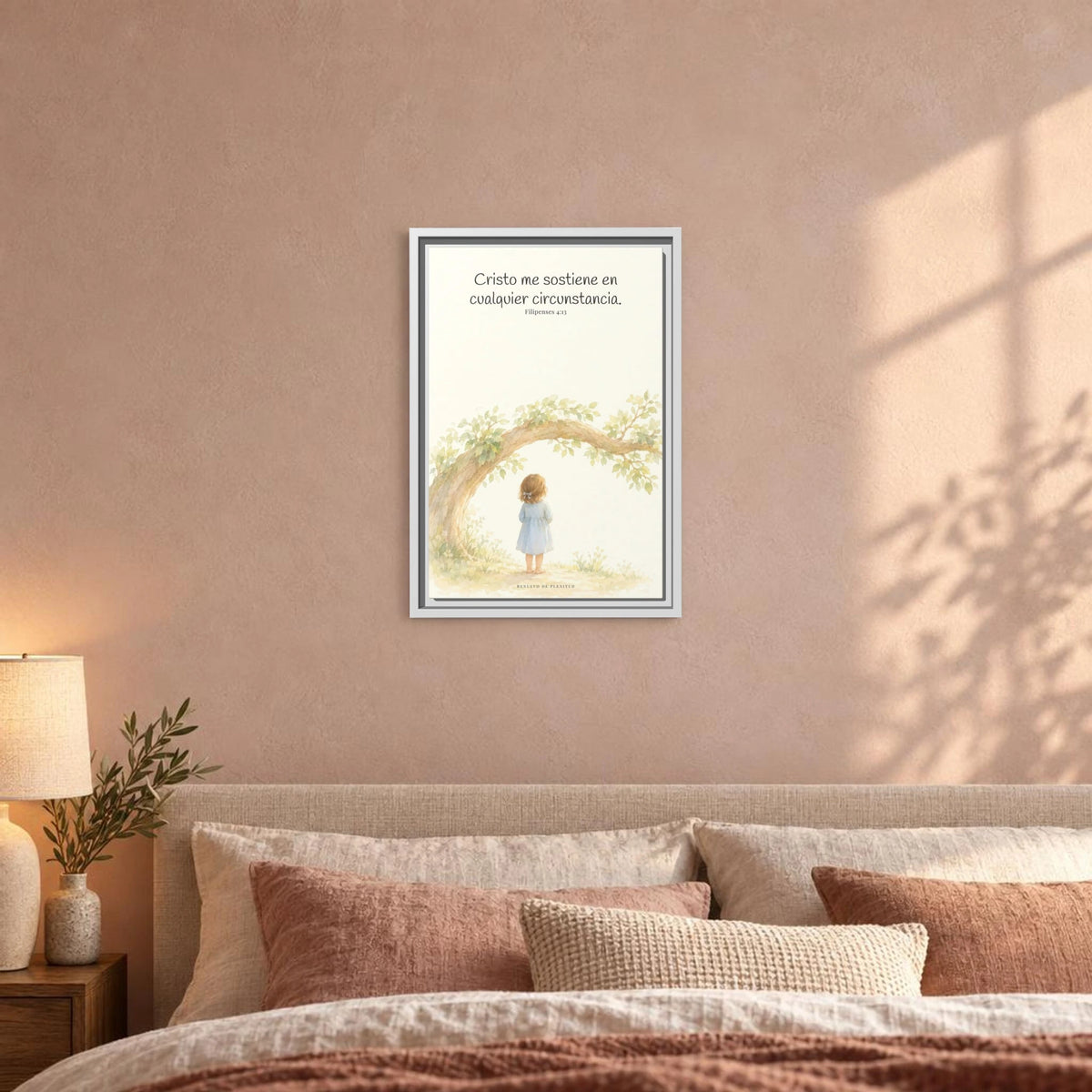 Cristo me sostiene en cualquier circunstancia — Lienzo Cristiano Enmarcado | Filipenses 4:13 — 12×18 pulgadas, marco blanco, vista frontal ambiental, escala física calibrada