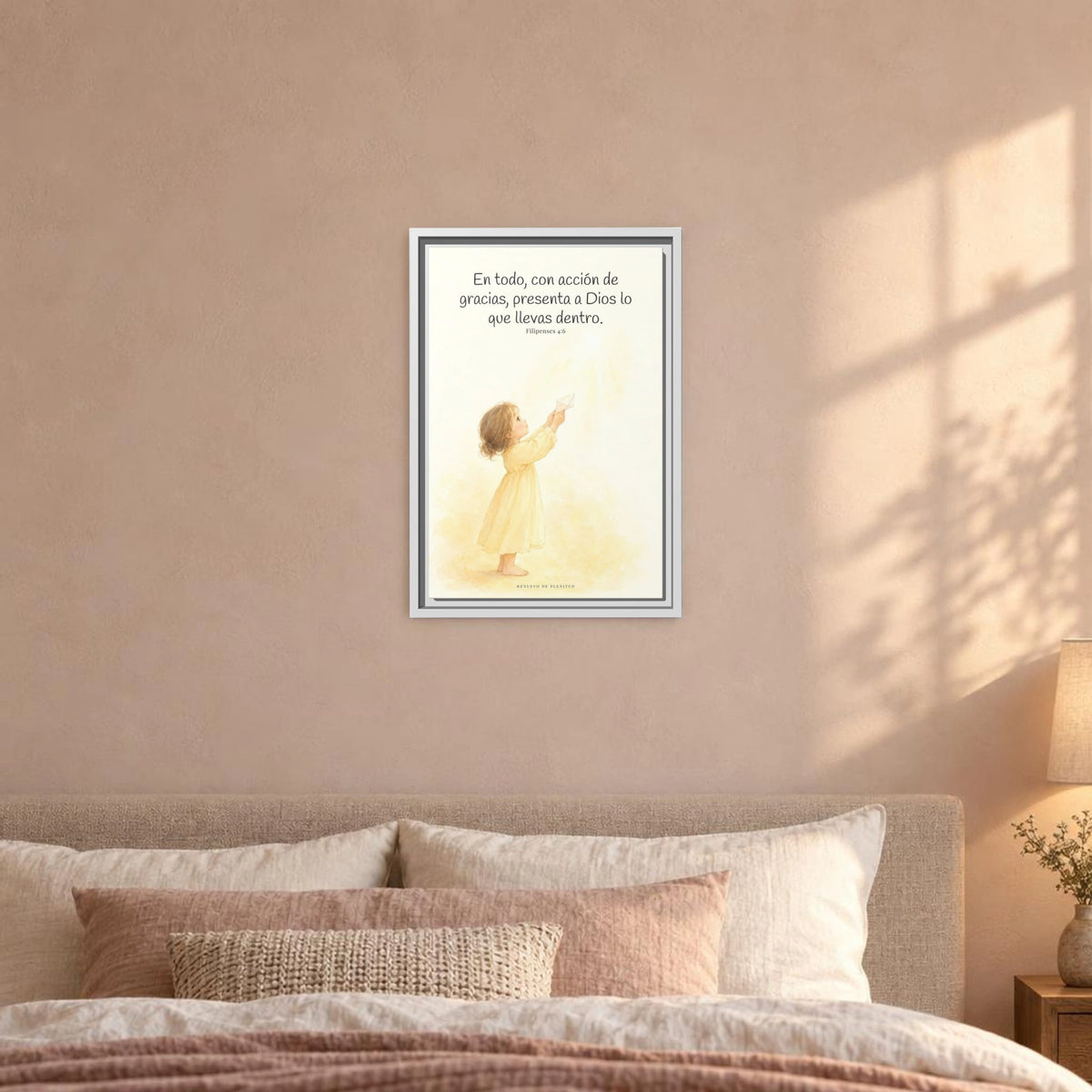 Con acción de gracias, presenta todo a Dios — Lienzo Cristiano Enmarcado | Filipenses 4:6 — 12×18 pulgadas, marco blanco, vista frontal ambiental, escala física calibrada