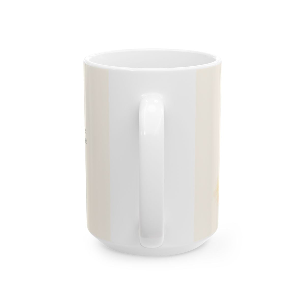 Dios escucha cada oración que le traigo | Taza cristiana en dos tamaños | Mateo 17:20 — 15 oz · Vista posterior