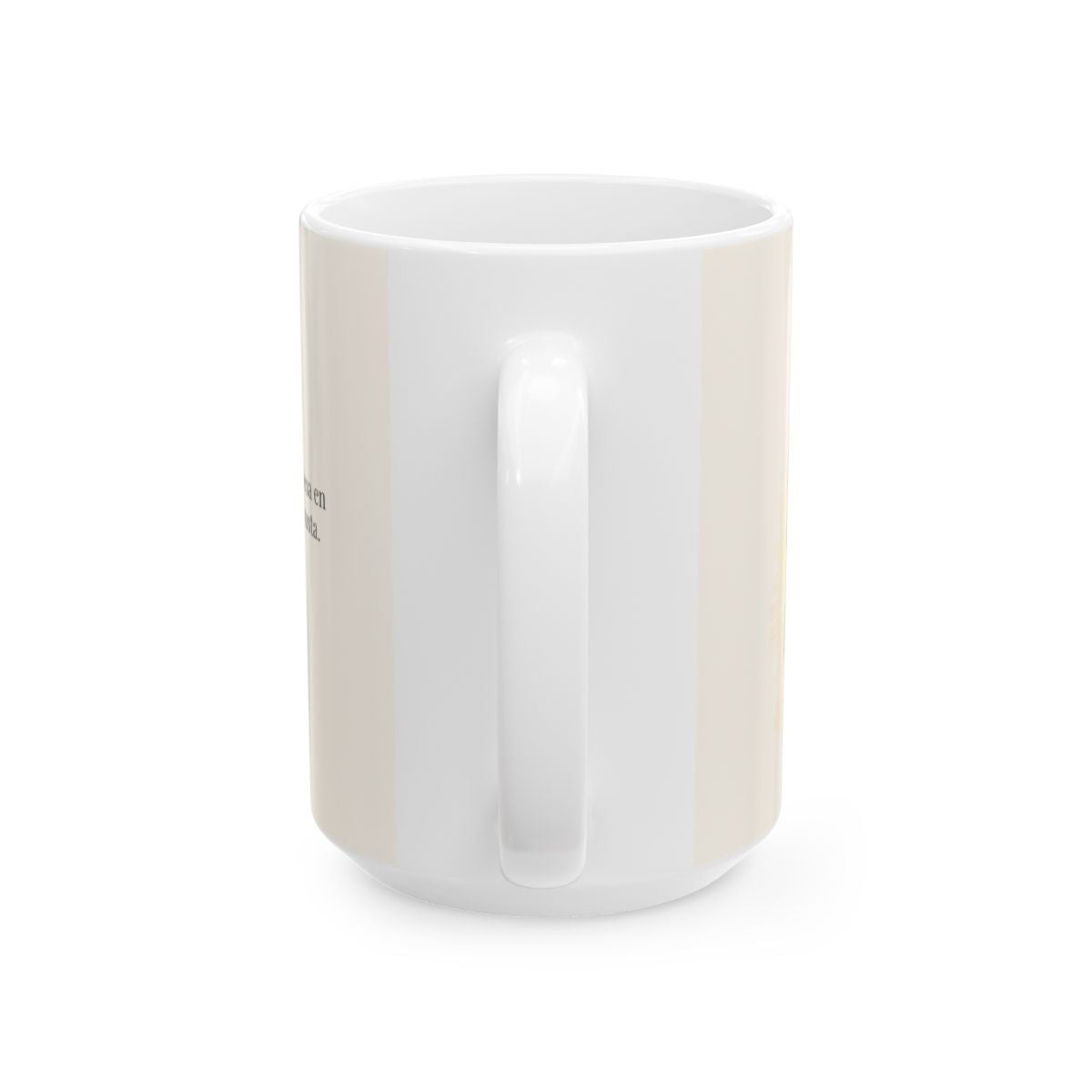 En mesa servida delante de mis angustias | Taza cristiana en dos tamaños | Salmo 23:5 — 15 oz · Vista posterior