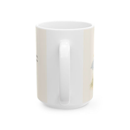El Padre me conoce y aún así me llama suyo | Taza bíblica para café | 1 Juan 3:1 — 15 oz · Vista posterior