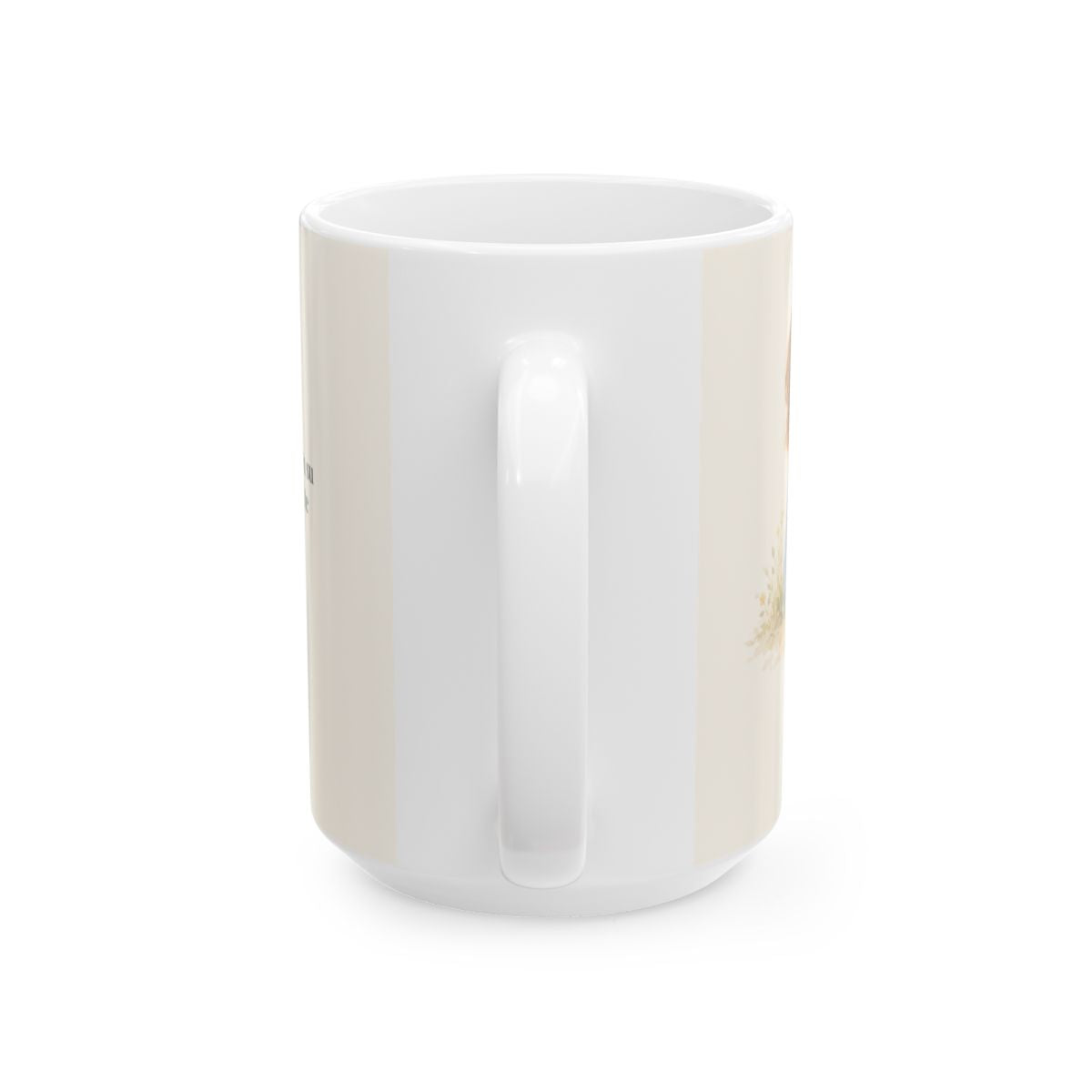 El Señor acalla tus temores con su amor | Taza devocional de fe | Sofonías 3:17 — 15 oz · Vista posterior