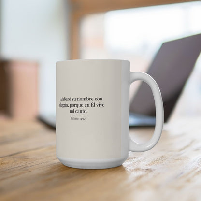 Alabaré su nombre con alegría | Taza devocional ilustrada | Salmo 149:3 — 15 oz · Contexto 1