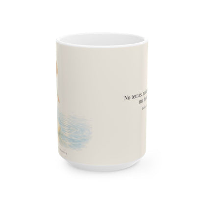 Dios me da valor cuando tiemblo | Taza cristiana con frase devocional | Isaías 41:10 — 15 oz · Vista frontal