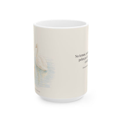 El Señor no tiene miedo de lo que viene | Taza cristiana para regalar | Deuteronomio 31:8 — 15 oz · Vista frontal