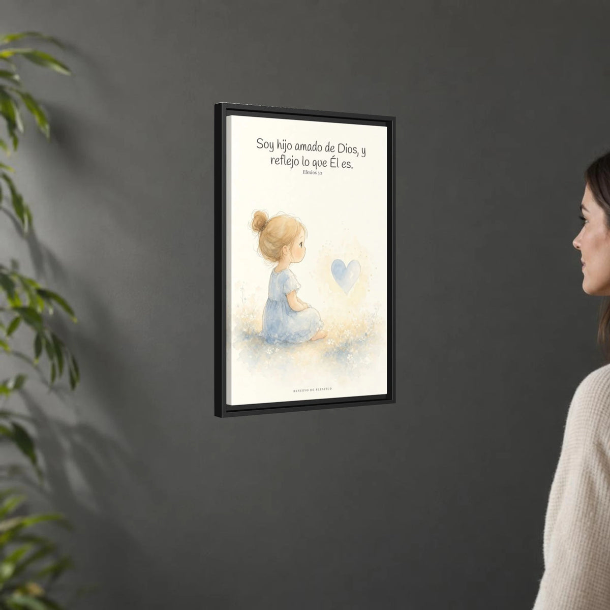 Soy hijo amado de Dios — Lienzo Cristiano Enmarcado | Efesios 5:1 — 16×24 pulgadas, marco negro, vista angular ambiental del marco flotante, escala física calibrada