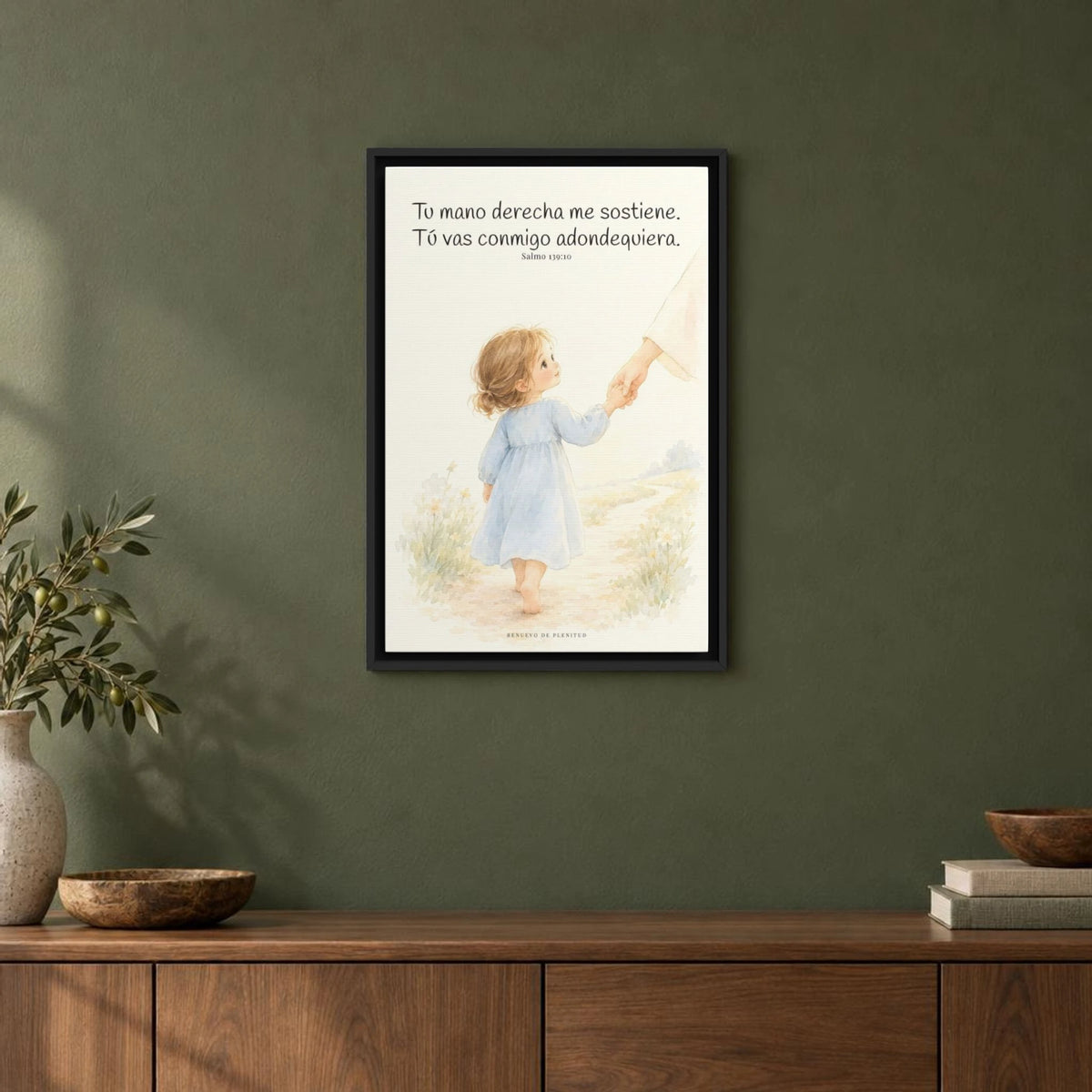 Tu mano me guía por el camino | Lienzo cristiano decorativo | Salmo 139:10 — 16×24 pulgadas, marco negro, vista frontal ambiental, escala física calibrada