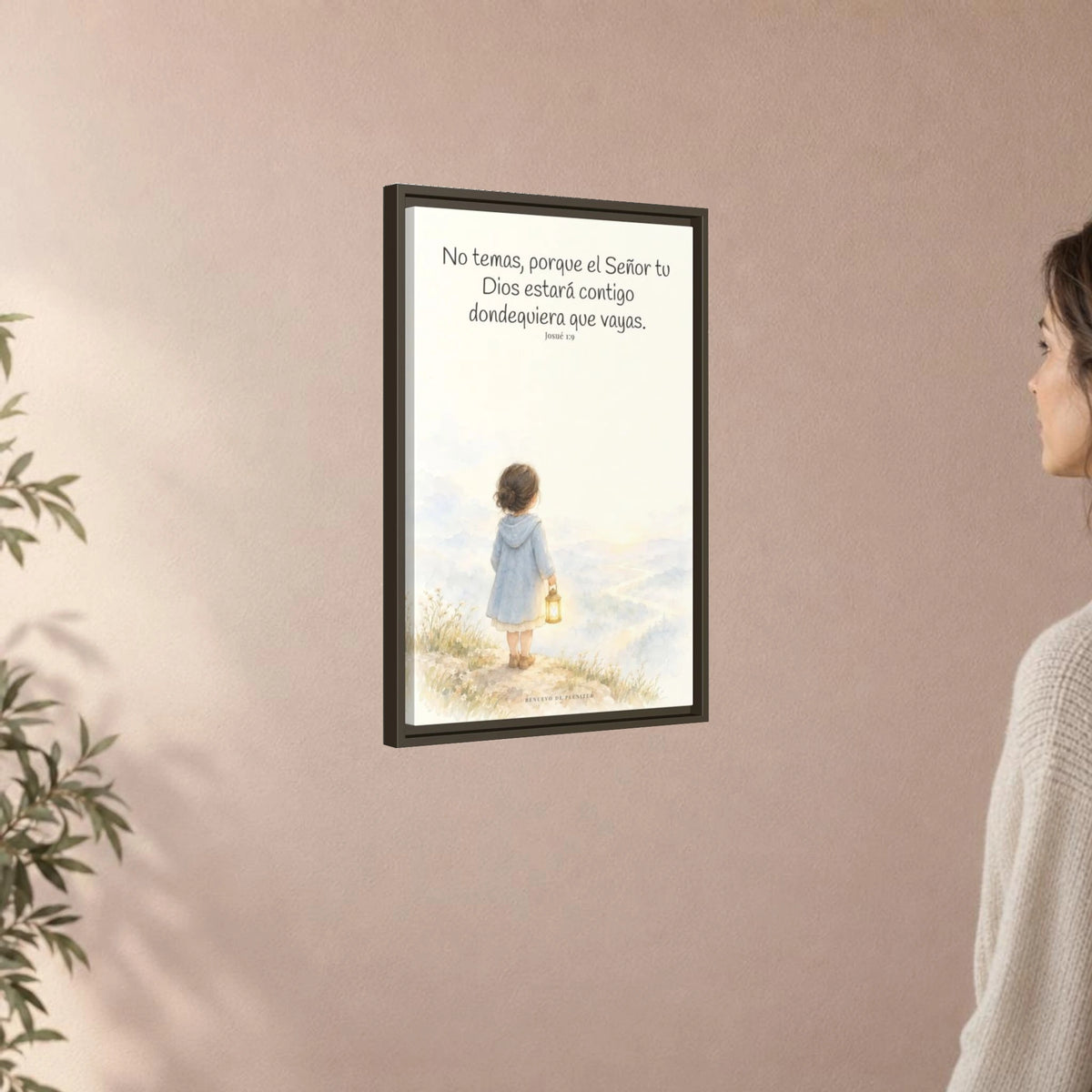 Jehová tu Dios estará contigo — Lienzo Cristiano Enmarcado | Josué 1:9 — 16×24 pulgadas, marco espresso, vista angular ambiental del marco flotante, escala física calibrada