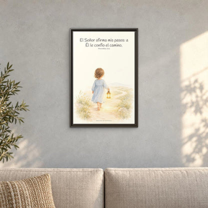 El Señor dirige mis pasos este año — Lienzo Cristiano Enmarcado | Proverbios 16:9 — 16×24 pulgadas, marco espresso, vista frontal ambiental, escala física calibrada