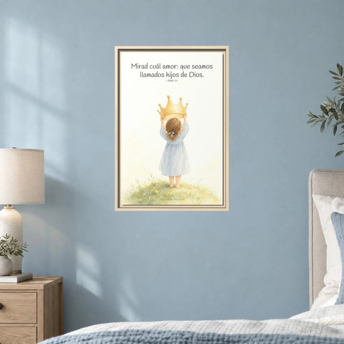 Soy hija amada de Dios — Lienzo Cristiano Enmarcado | 1 Juan 3:1 — 16×24 pulgadas, marco natural, vista frontal ambiental, escala física calibrada