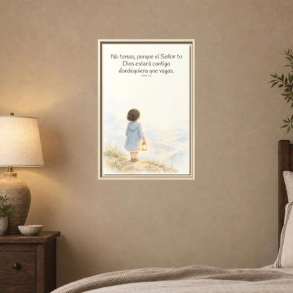 Jehová tu Dios estará contigo — Lienzo Cristiano Enmarcado | Josué 1:9 — 16×24 pulgadas, marco natural, vista frontal ambiental, escala física calibrada