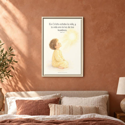 En Cristo está la vida que ilumina a todos | Cuadro de fe enmarcado | Juan 1:4-5 — 16×24 pulgadas, marco natural, vista frontal ambiental, escala física calibrada