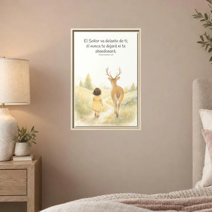 Jehová va delante de ti — Lienzo Cristiano Enmarcado | Deuteronomio 31:8 — 16×24 pulgadas, marco natural, vista frontal ambiental, escala física calibrada